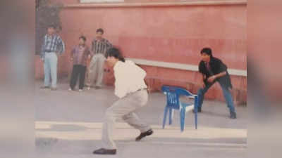 Shahrukh Akshay: हाथ में बल्ला लिए अक्षय...विकेटकिपिंग करते शाहरुख खान, 26 साल पहले हुआ था दिलचस्प क्रिकेट मैच