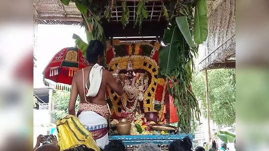 ஆருத்ரா தரிசனத்தில் வாழை மட்டையால் அடி வாங்கும் நிகழ்ச்சி; கரூர் கல்யாண பசுபதீஸ்வரர் கோவிலில் அலைமோதிய பக்தர்கள்!