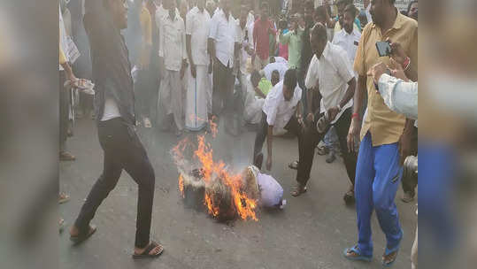 முதலமைச்சர் ரங்கசாமியை அவதூறாக பேசிய ஏனாம் எம்எல்ஏ..  உருவபொம்மையை எரித்து என்.ஆர். காங்கிரஸார் போராட்டம்.. புதுச்சேரியில் பரபரப்பு!