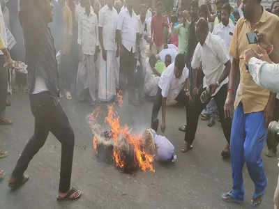 முதலமைச்சர் ரங்கசாமியை அவதூறாக பேசிய ஏனாம் எம்எல்ஏ..  உருவபொம்மையை எரித்து என்.ஆர். காங்கிரஸார் போராட்டம்.. புதுச்சேரியில் பரபரப்பு!