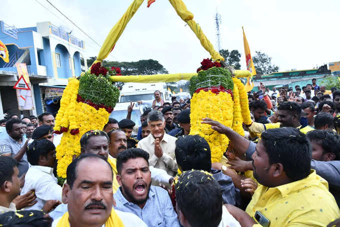 చంద్రబాబు 72 ఏళ్ల వయసులో యువకుడిలా.. కుప్పం పర్యటనలో ఆసక్తికర సీన్