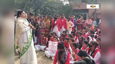 Hooghly News : অশিক্ষক কর্মীর অশ্লীল আচরণ, প্ল্যাকার্ড হাতে স্কুলে বিক্ষোভ ছাত্রী-অভিভাবকদের