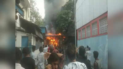 नवी मुंबईत आगीचं सत्र सुरूच; पेपर कारखान्याला भीषण आग, अग्निशमन दलाचे २ जवान जखमी