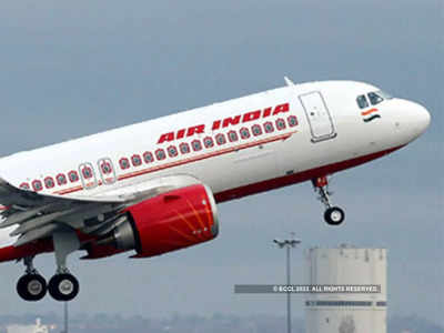 महिला पैसेंजर पर पेशाब करने के मामले में 4 क्रूमेंबर और 1 पायलट को नोटिस जारी, Air India के सीईओ ने दिया ये बयान
