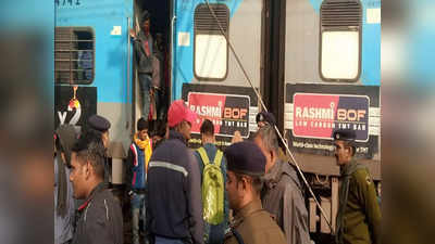 Train Accident: বড় দুর্ঘটনা থেকে রক্ষা ইস্পাত এক্সপ্রেসের, হাওড়া আপ লাইনে ট্রেন চলাচল ব্যাহত