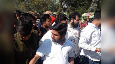 Chhattisgarh: रायपुर में चौपाटी को लेकर विवाद, आमने-सामने आई बीजेपी-कांग्रेस, धरने पर बैठे पूर्व मंत्री