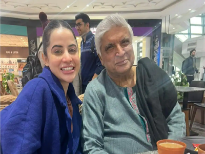 Uorfi Javed With Javed Akhtar:આખરે આજે હું મારા દાદાને મળી... જાવેદ અખ્તર સાથે મુલાકાત થતાં ખુશ થઈ ગઈ Uorfi Javed 