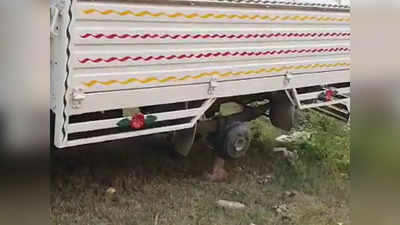 Sultanpur News: थाने में खड़ी पिकअप वाहन का टायर खोल ले गए चोर, पुलिस सोती रही