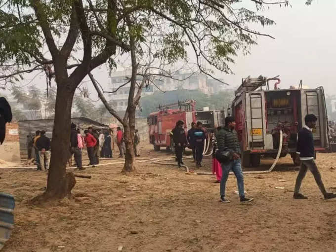 20 फायर टेंडर, 100 से अधिक कर्मियों ने पाया आग पर काबू