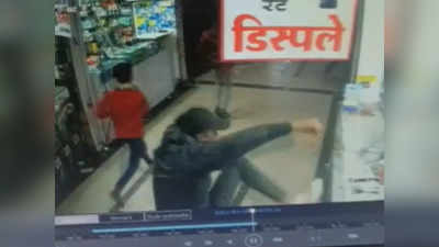 Pune Crime : पुण्यात पुन्हा कोयता गँगची दहशत, मोबाईल मार्केटमध्ये कोयता फिरवत घुसले अन्...; थरारक VIDEO