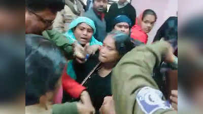 Gwalior: जनसुनवाई में पहुंची महिला ने की खुदकुशी की कोशिश, खुद पर उड़ेला केरोसिन, सामने आई ये वजह