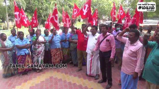 பல்வேறு கோரிக்கைகளை வலியுறுத்தி தூய்மை தொழிலாளர்கள் நெல்லை மாநகராட்சி அலுவலகத்தில் ஆர்ப்பாட்டம் நடத்தினர்