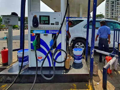 Petrol Price Today: डॉलरची घसरण, कच्च्या तेलाचे भाव वाढले; तुमच्या शहरात पेट्रोल डिझेलचे काय आहेत दर?, वाचा