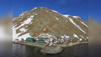 सर्दियों में हालत खराब! न ही कोई बैंक न ही है कोई रेस्तरां, बर्फ से ढके कस्बे में हेलीकॉप्टर से जाता है सामान