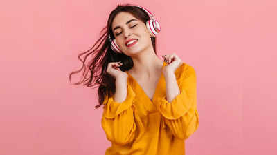 Bluetooth Headphones से मिलेगा डीजे जैसा बेस और म्यूजिक, एक चार्ज में 12 घंटे तक सुनें मनपसंद गाने