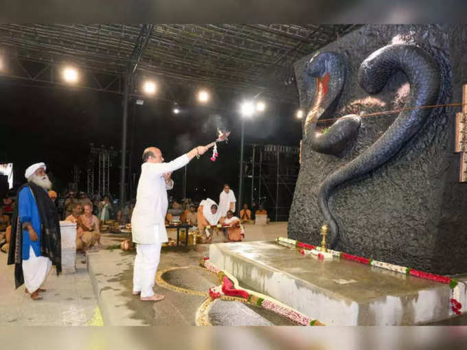 CM Basavaraj Bommai performs pooja to Gagalinga