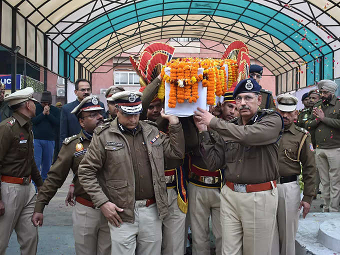 परिवार को पूरा सपोर्ट कर रही है पुलिस