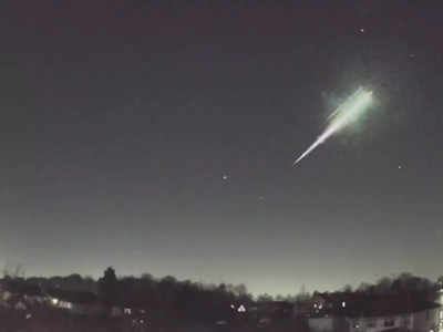 Meteor UK News: लंदन के आसमान में टूटा तारा, आग के गोले से निकली खूबसूरत रोशनी, देखिए इस प्राकृतिक घटना का हैरान करने वाला वीडियो