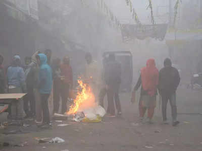 Delhi-NCR Weather: शिमला से लेकर औली तक बर्फ, दिल्ली में आने वाली है ठंड की सबसे कंपकंपाती लहर