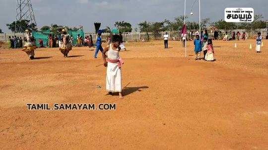 கிராமியப் பொங்கல் விழா குடிசை வீடுகள் கண்காட்சி