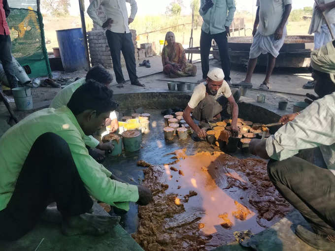 ​८ ते १० जणांना रोजगार