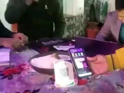 Basti News: डिजिटल शगुन का वीडियो हो रहा वायरल, निकाह में लड़की पक्ष ने लगाया क्यूआर कोड