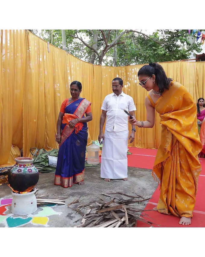 Sankranthi: కీర్తి సురేష్ సంక్రాంతి సంబరాలు.. ఫ్యామిలీతో మహానటి ఫొటోలు వైరల్