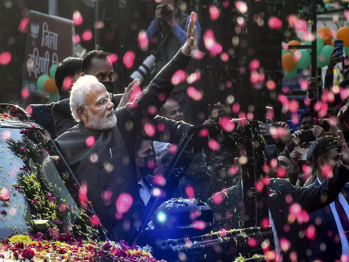 ​संसद मार्ग से शुरू हुआ रोड शो