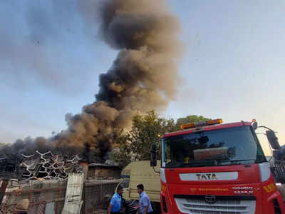Pune Fire : पुण्यात मंगळवार पेठेत भीषण आग; ७ दुकानं बेचिराख; थरारक VIDEO