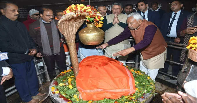 बाबा ब्रह्मेश्वर नाथ मंदिर में पूजा-अर्चना 