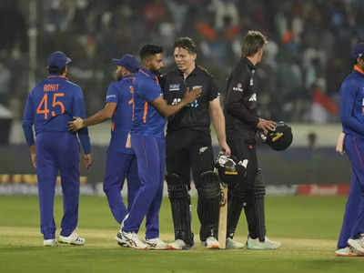 IND vs NZ: सुपरहिट रहा पहला वनडे मैच, भारत ने न्यूजीलैंड को 12 रन से हराया, तस्वीरों में देखें मैच का रोमांच