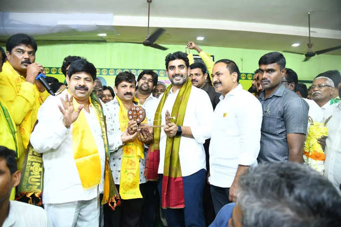 వైసీపీకి షాక్.. టీడీపీలో చేరిన నేతలు (22)