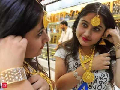 Gold Price Today: తగ్గిన బంగారం, వెండి ధరలు.. ఒక్కరోజే రూ.1300 ఛేంజ్.. లేటెస్ట్ రేట్లు ఇవే..