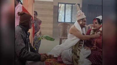 Kolkata Wedding :তেরি জিন্দেগি মেরি..., বাঙালি বিয়েতে হিন্দিতে মন্ত্রোচ্চারণ! হইচই নেট পাড়ায়