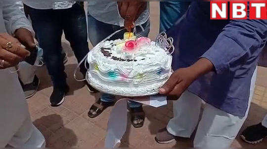 some people distributed laddus some cut cake rjd workers celebrated lalu yadavs birthday like this