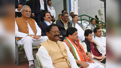 सीएम Bhupesh Baghel मे दर्शकों के साथ बैठकर देखा मैच, देखें फोटो कौन-कौन था साथ