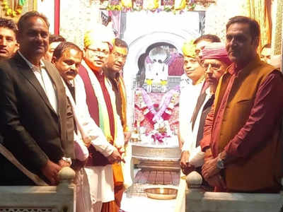 जोशीमठ की रक्षा के लिए पुष्‍कर के ब्रह्मा मंदिर में CM धामी ने टेका माथा, जालोर के इस भी पहुंचे