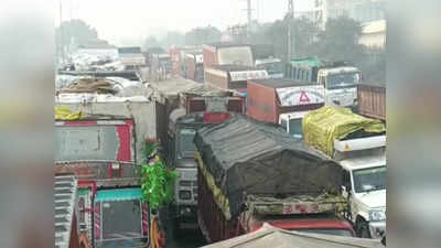 राजधानी दिल्ली की सीमाओं पर देर रात से लगा लंबा जाम, वाहनों की कतार ने बढ़ाई परेशानी