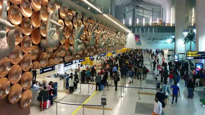 दिल्ली एयरपोर्ट पर पकड़े गए 3 करोड़ 70 लाख रुपये, आतंकी ग्रुप की साजिश तो नहीं, हो रही है जांच