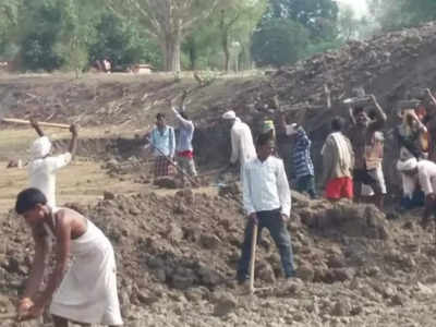 Good News: बुंदेलखंड में पानी की समस्या दूर करने वाला Water Hero, रामबाबू तिवारी ने 75 तालाबों को लौटाई जिंदगी