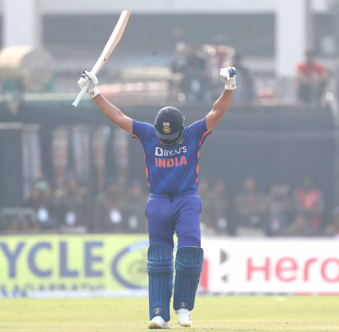 रोहित शर्मा ने वनडे में की रिकी पोंटिंग के रिकॉर्ड की बराबरी