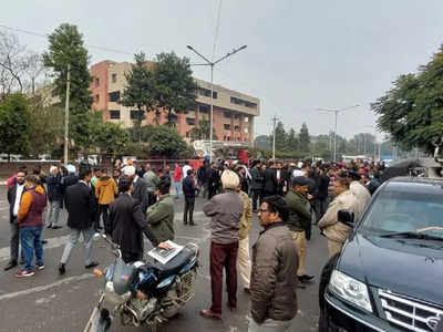 Chandigarh Court Bomb: चंडीगढ़ की जिला अदालत में बम की सूचना से मचा हड़कंप, पुलिस मौके पर, सर्च ऑपरेशन जारी