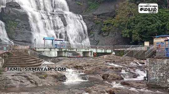 குற்றால அருவிகளில் திடீர் வெள்ளப்பெருக்கு; சுற்றுலா பயணிகள் குளிப்பதற்கு தடை