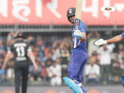 Shubman Gill : সেঞ্চুরি করে টপকালেন বিরাটকে, বাবরের ঘাড়ে উঠে রেকর্ড শুভমানের