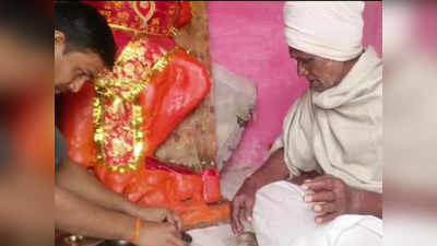 Hindu धर्म अपनाकर सलीम खान बने Hanuman Mandir के पुजारी, पत्नी घर वापसी की जिद पर अड़ी
