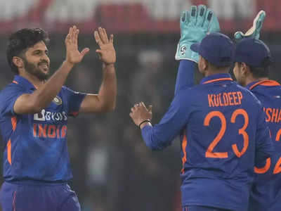 IND vs NZ: लॉर्ड शार्दुल ने दो गेंदों में बदला खेल, जीत की तरफ बढ़ रही न्यूजीलैंड की टीम हुई चित