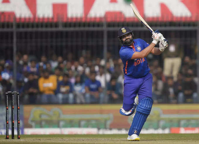 वनडे में रोहित शर्मा ने जड़ा 30वां शतक