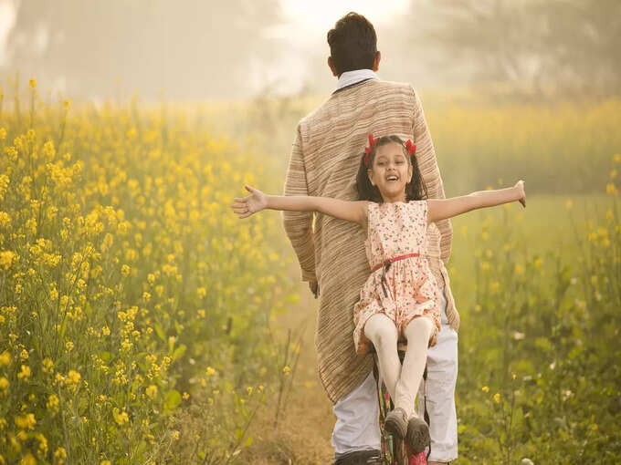 तिने आपले मन मोकळेपणाने बोलले पाहिजे