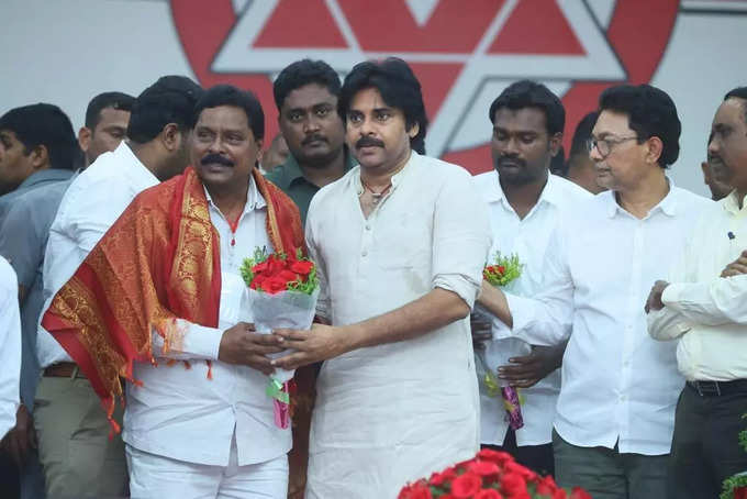 రౌండ్ టేబుల్ సమావేశంలో పవన్ కళ్యాణ్.. జనసేన పార్టీ కీలక తీర్మానాలు