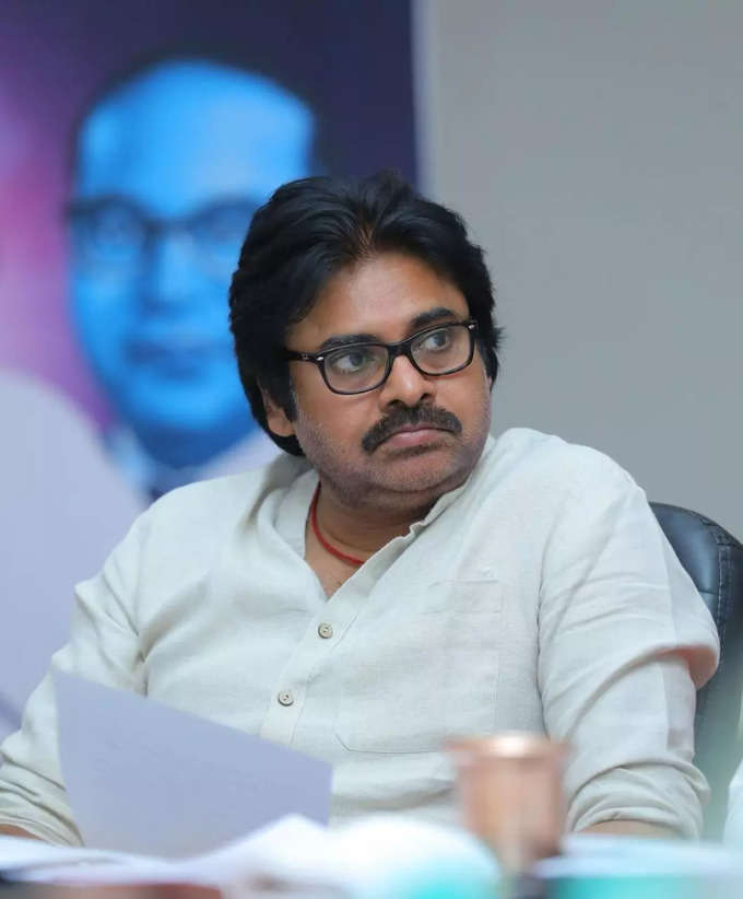 రౌండ్ టేబుల్ సమావేశంలో పవన్ కళ్యాణ్.. జనసేన పార్టీ కీలక తీర్మానాలు